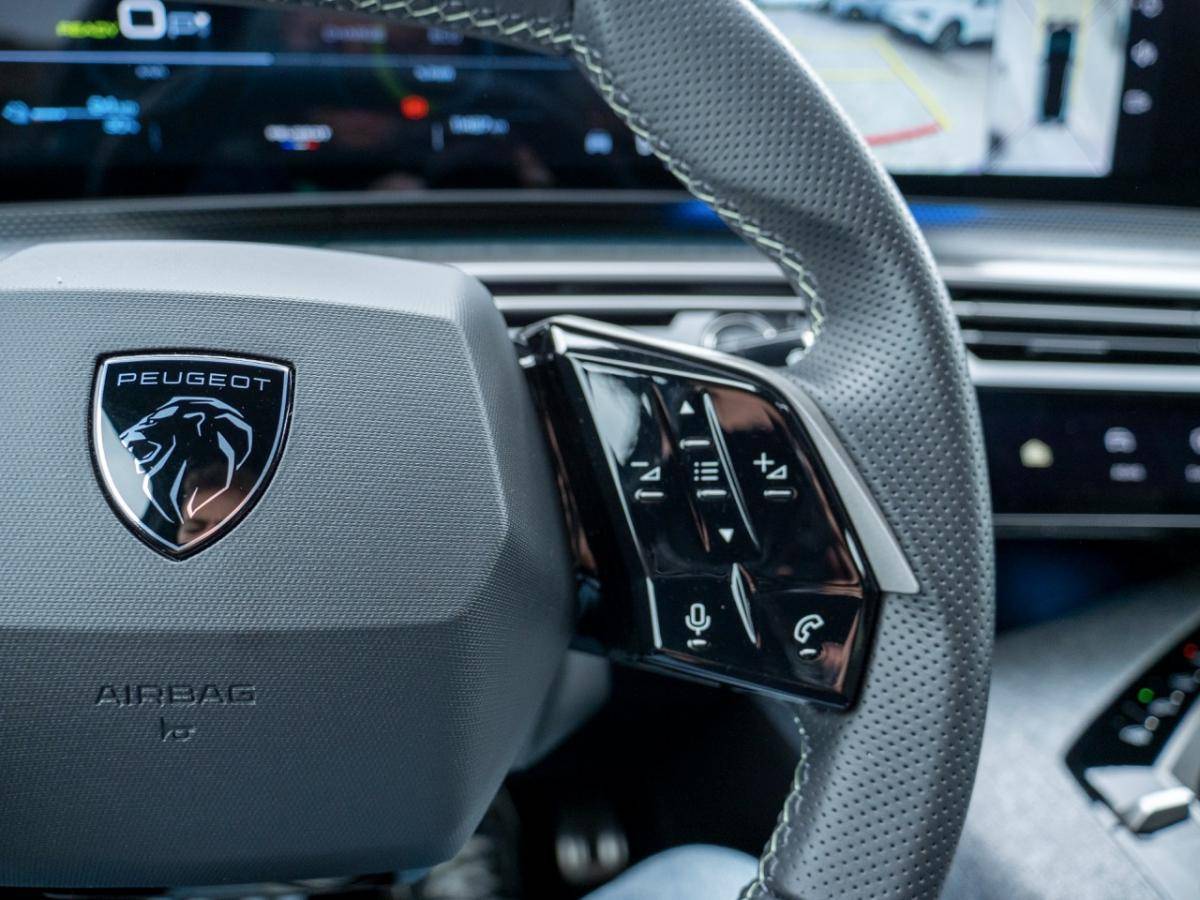 peugeot-e-3008-2025-eletrico-0cc