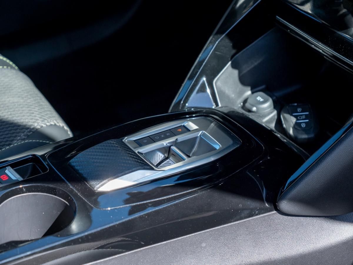 peugeot-e-2008-2025-eletrico-0cc