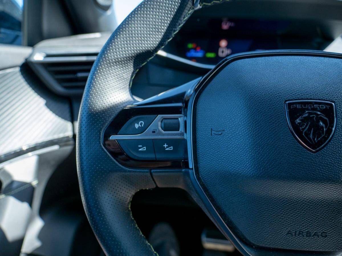 peugeot-e-2008-2025-eletrico-0cc
