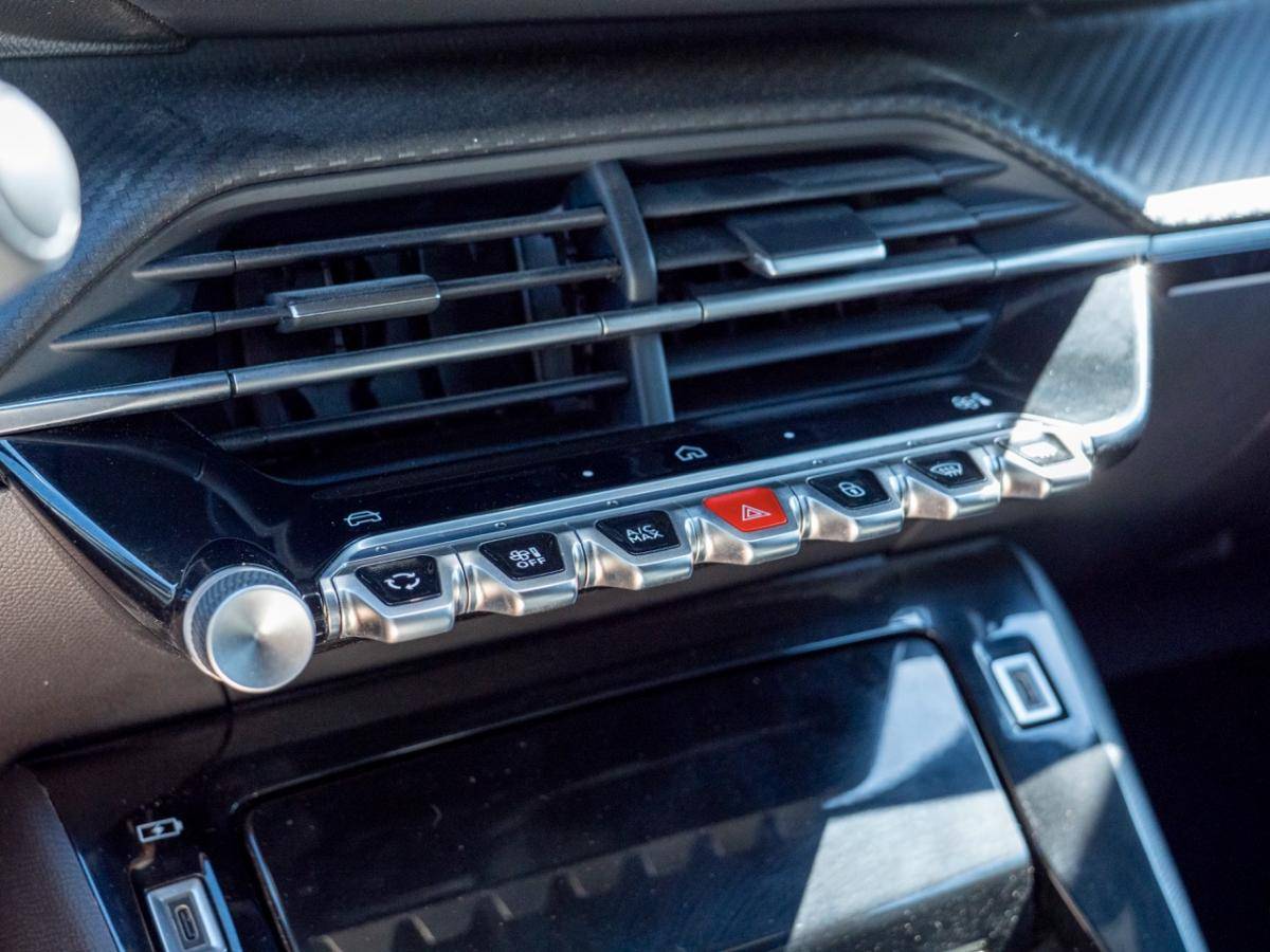 peugeot-e-2008-2025-eletrico-0cc