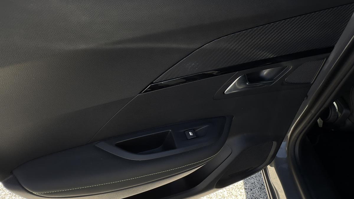 peugeot-e-2008-2025-eletrico-0cc