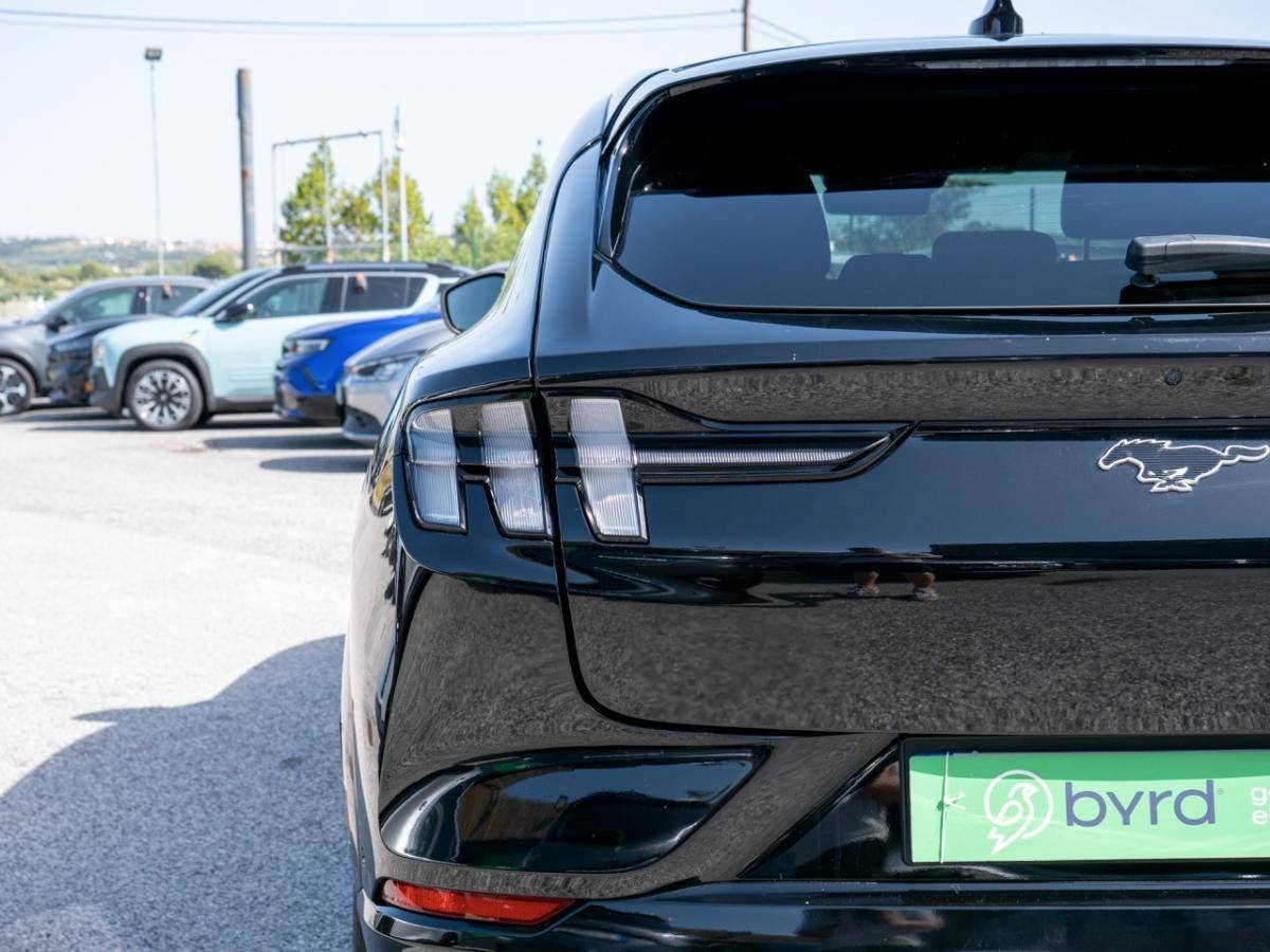 ford-mustang-mach-e-2023-eletrico-0cc