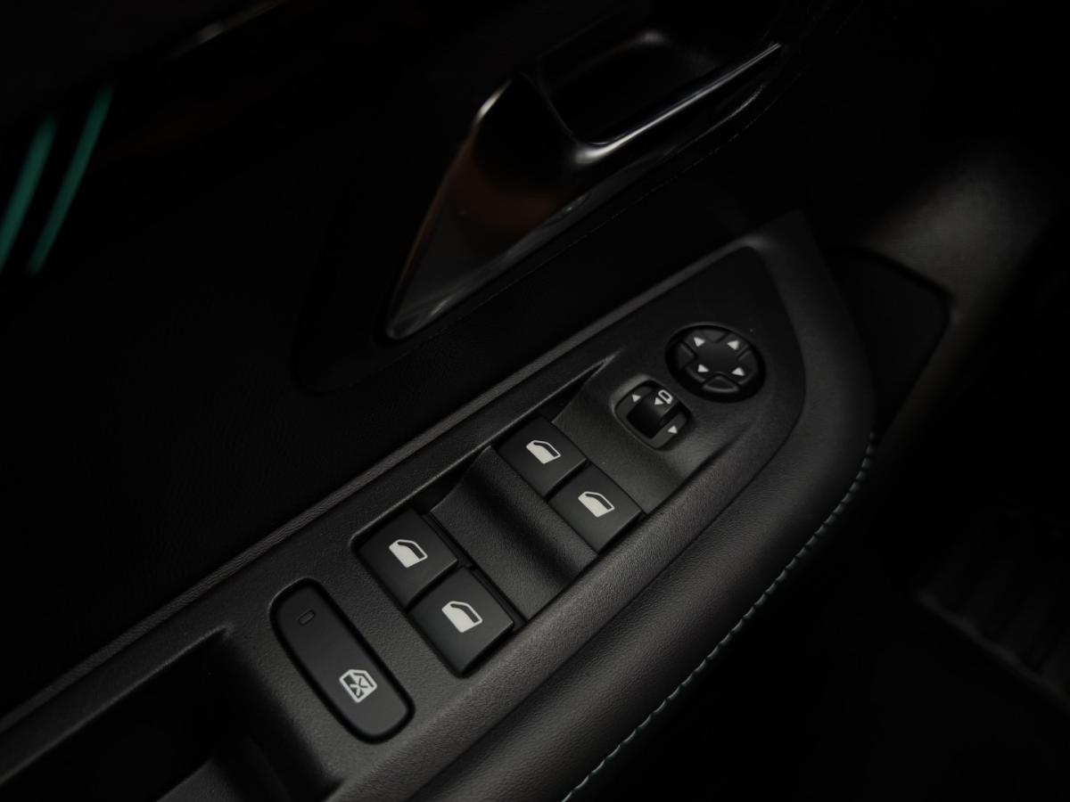 peugeot-208-2023-gasolina-1199cc
