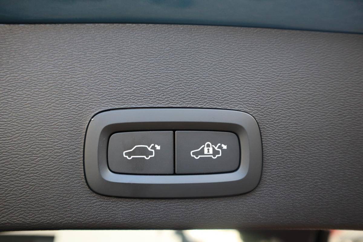 volvo-xc40-2023-hibrido-1477cc