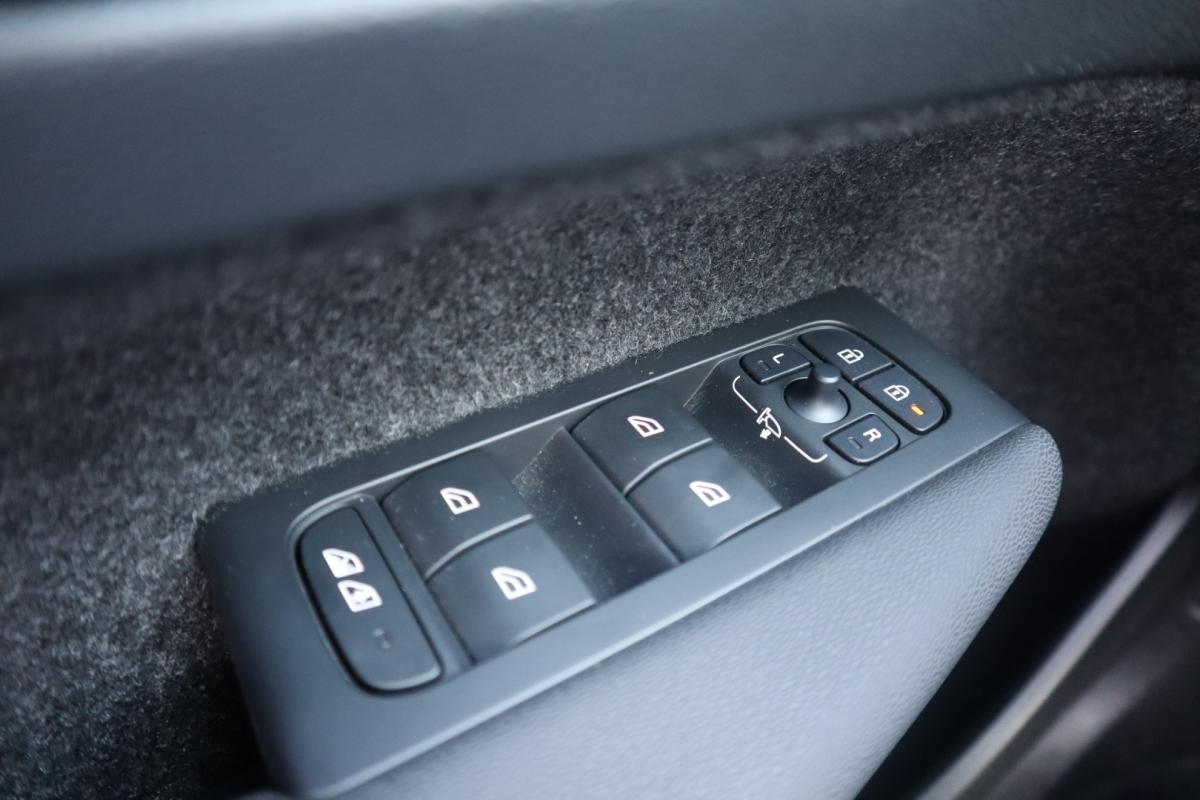 volvo-xc40-2023-hibrido-1477cc