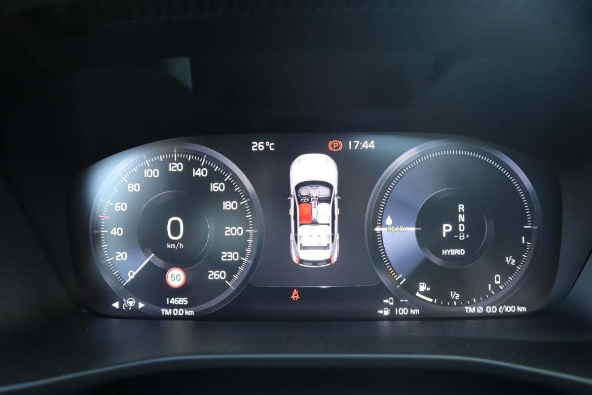 volvo-xc40-2023-hibrido-1477cc