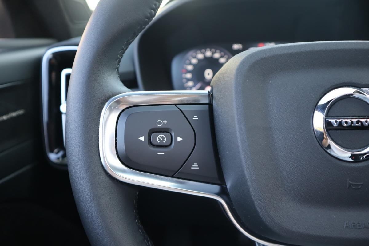 volvo-xc40-2023-hibrido-1477cc