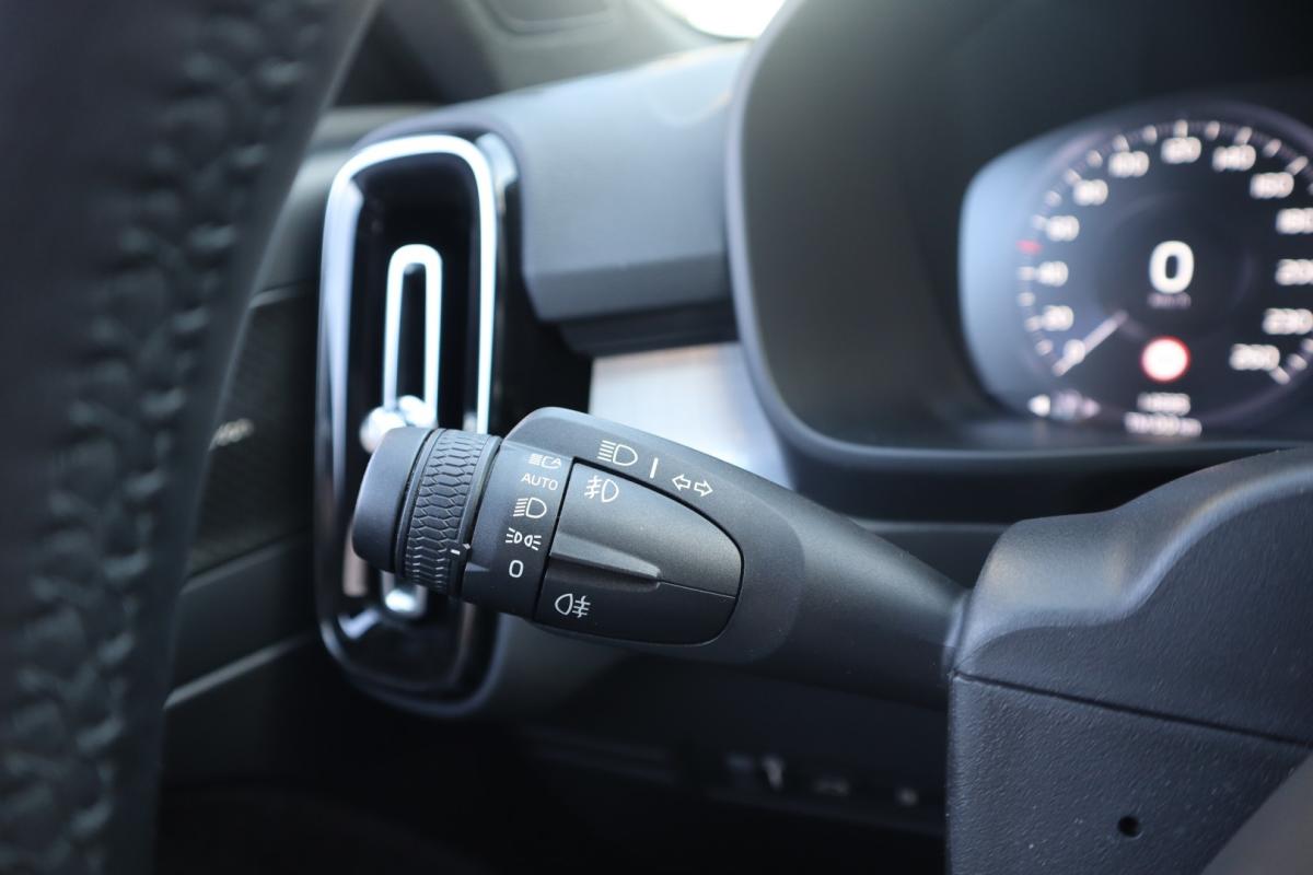 volvo-xc40-2023-hibrido-1477cc