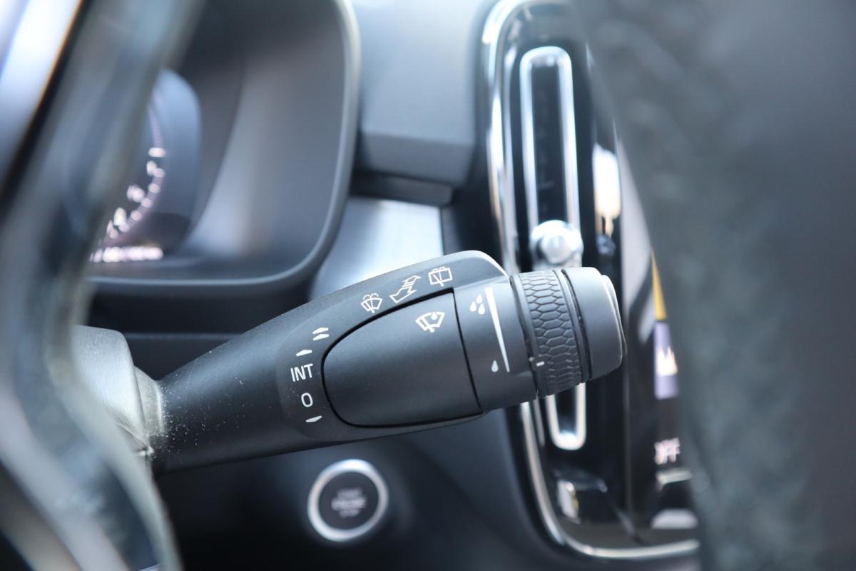 volvo-xc40-2023-hibrido-1477cc
