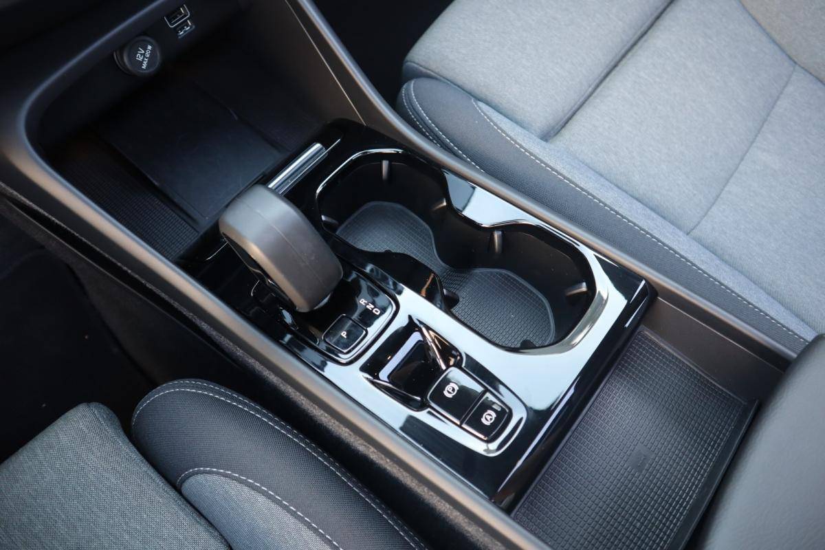 volvo-xc40-2023-hibrido-1477cc