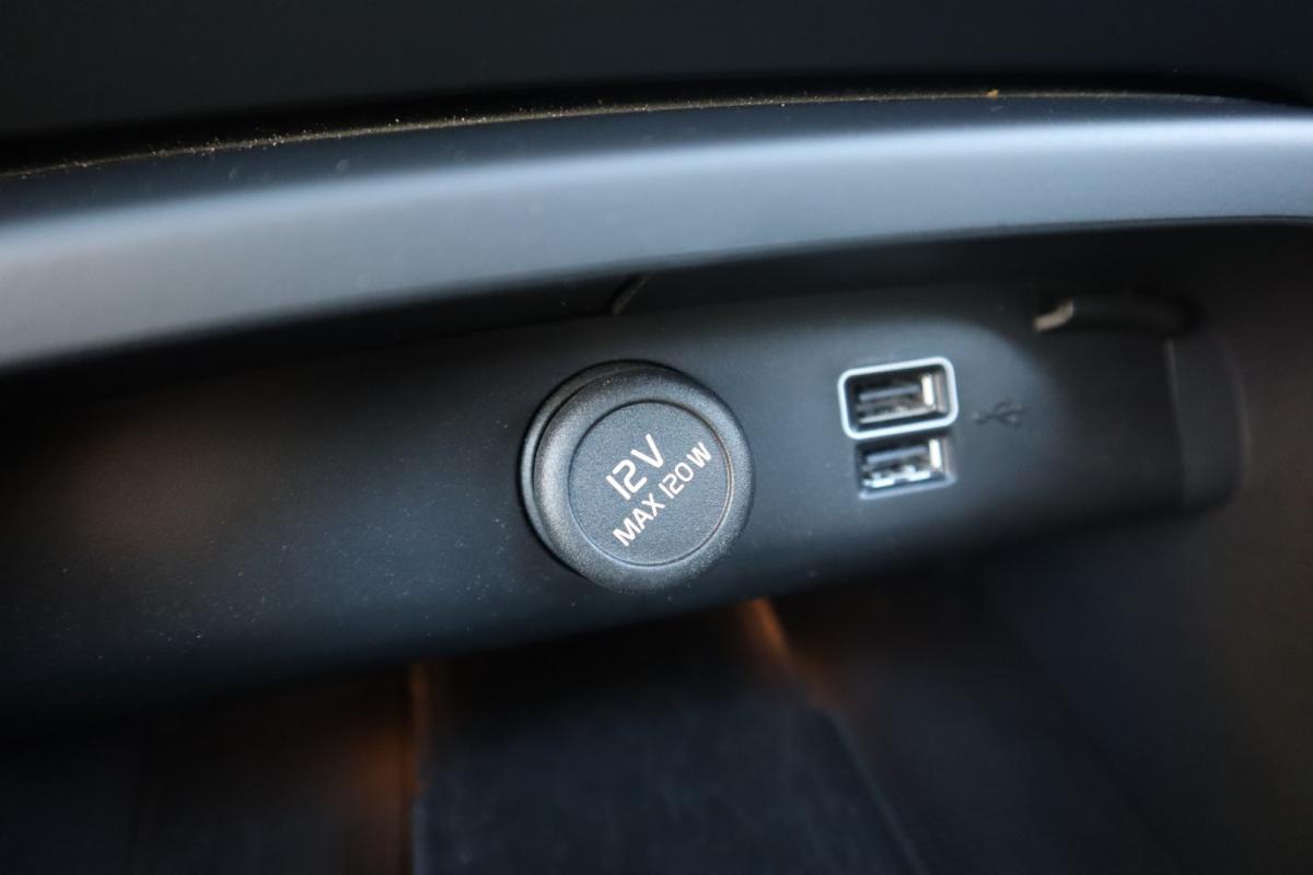 volvo-xc40-2023-hibrido-1477cc