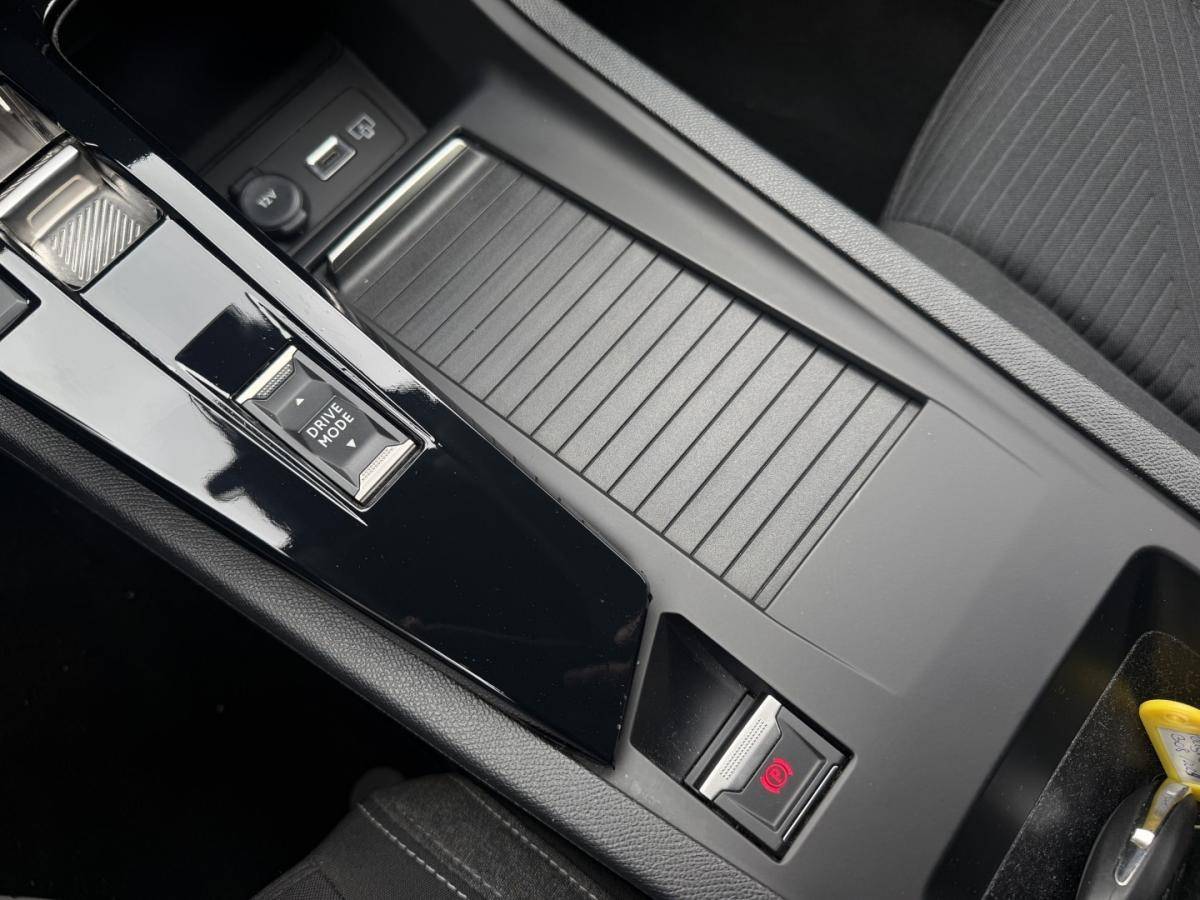 peugeot-308-2023-hibrido-1598cc