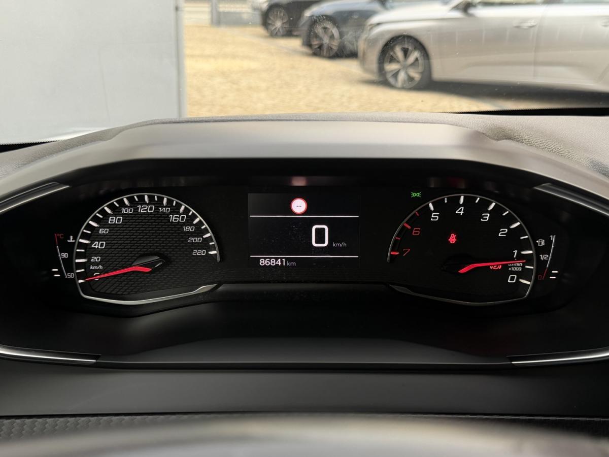peugeot-208-2023-gasolina-1199cc