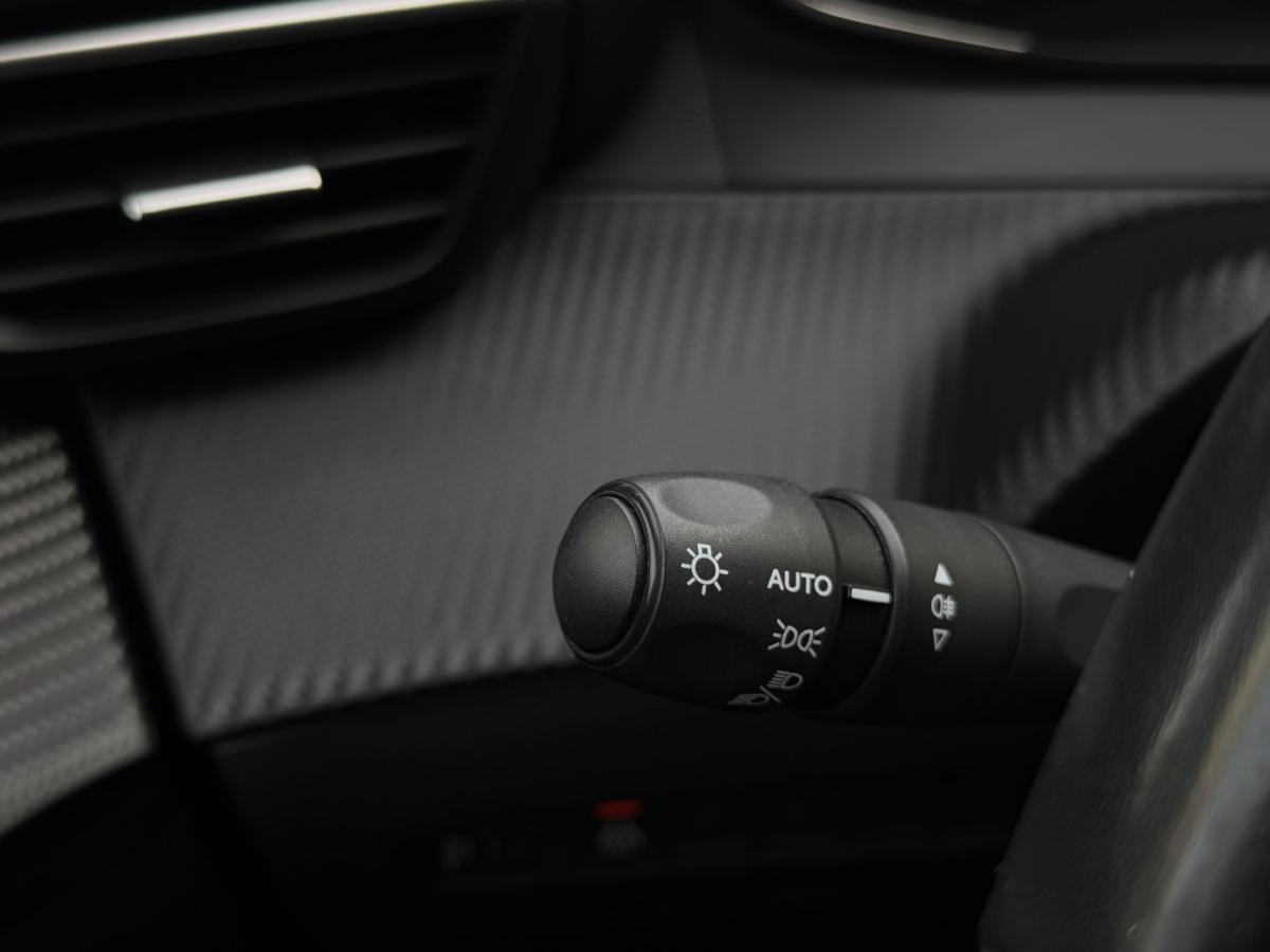 peugeot-208-2023-gasolina-1199cc