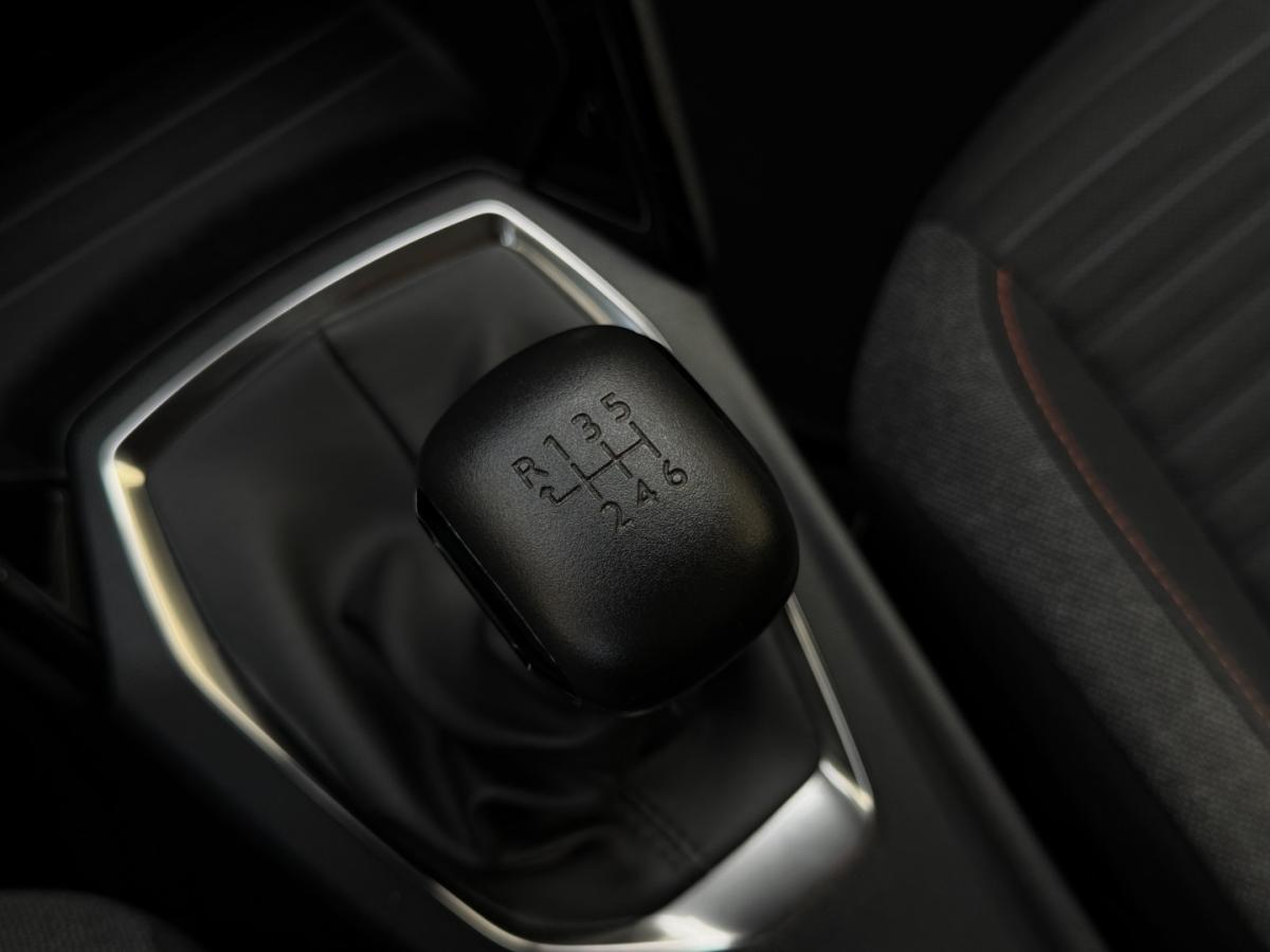 peugeot-208-2023-gasolina-1199cc