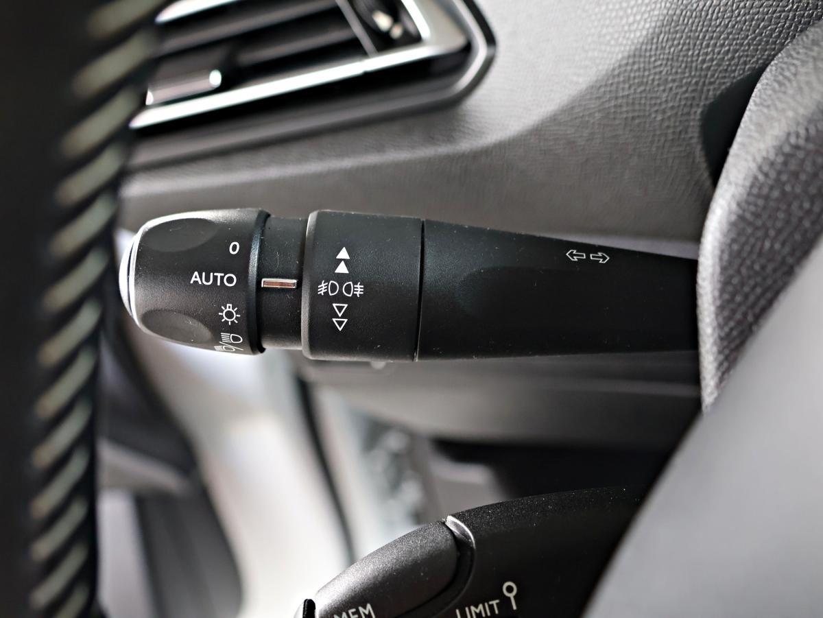 peugeot-308-2015-diesel-1560cc