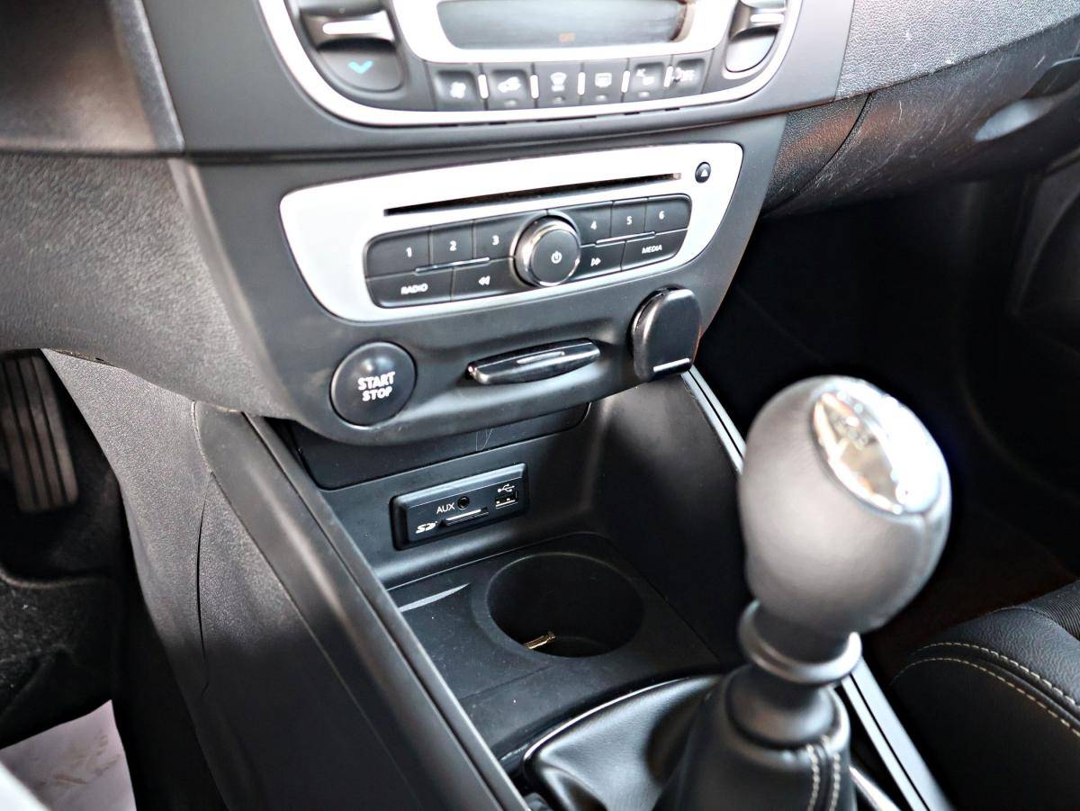 renault-megane-sport-tourer-2014-diesel-1461cc