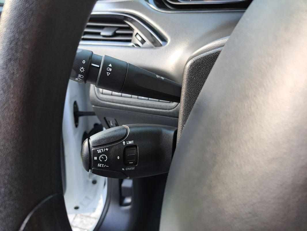 peugeot-208-2017-gasolina-1199cc