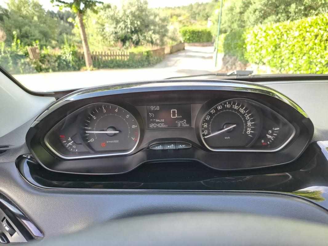 peugeot-208-2017-gasolina-1199cc