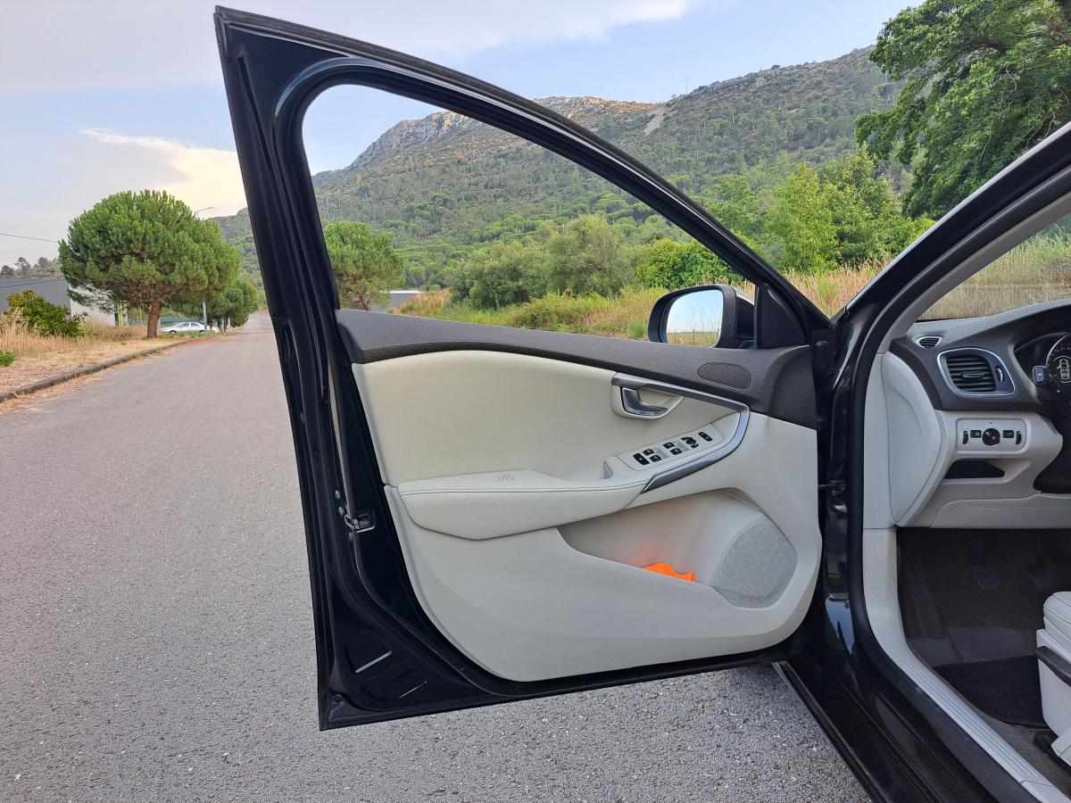 volvo-v40-d2-2015-diesel-1560cc