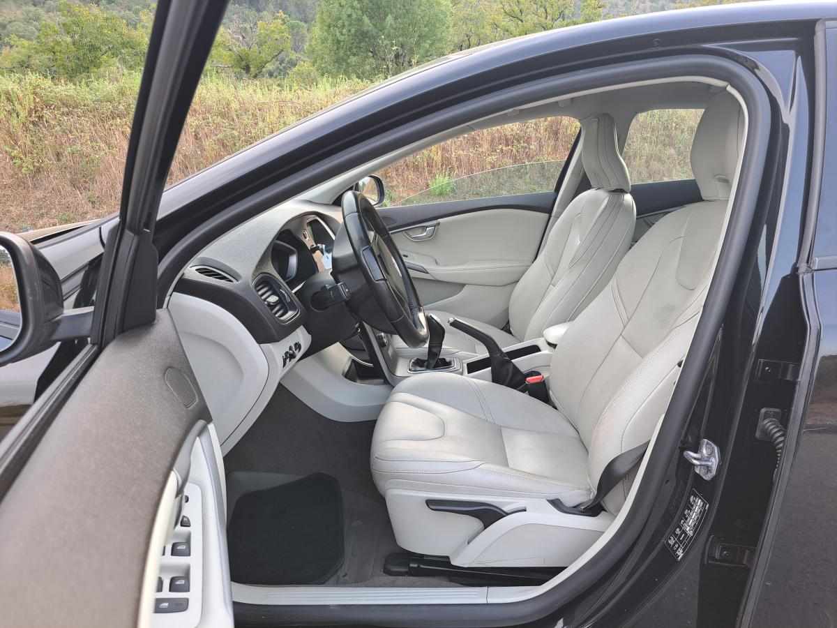 volvo-v40-d2-2015-diesel-1560cc