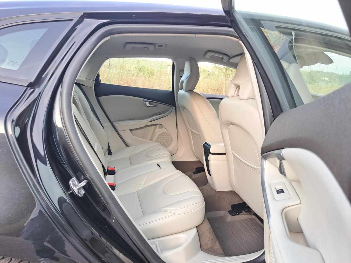 volvo-v40-d2-2015-diesel-1560cc