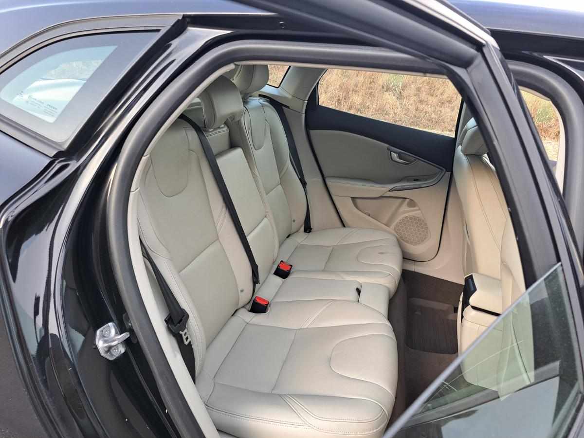 volvo-v40-d2-2015-diesel-1560cc