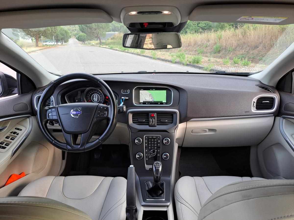 volvo-v40-d2-2015-diesel-1560cc