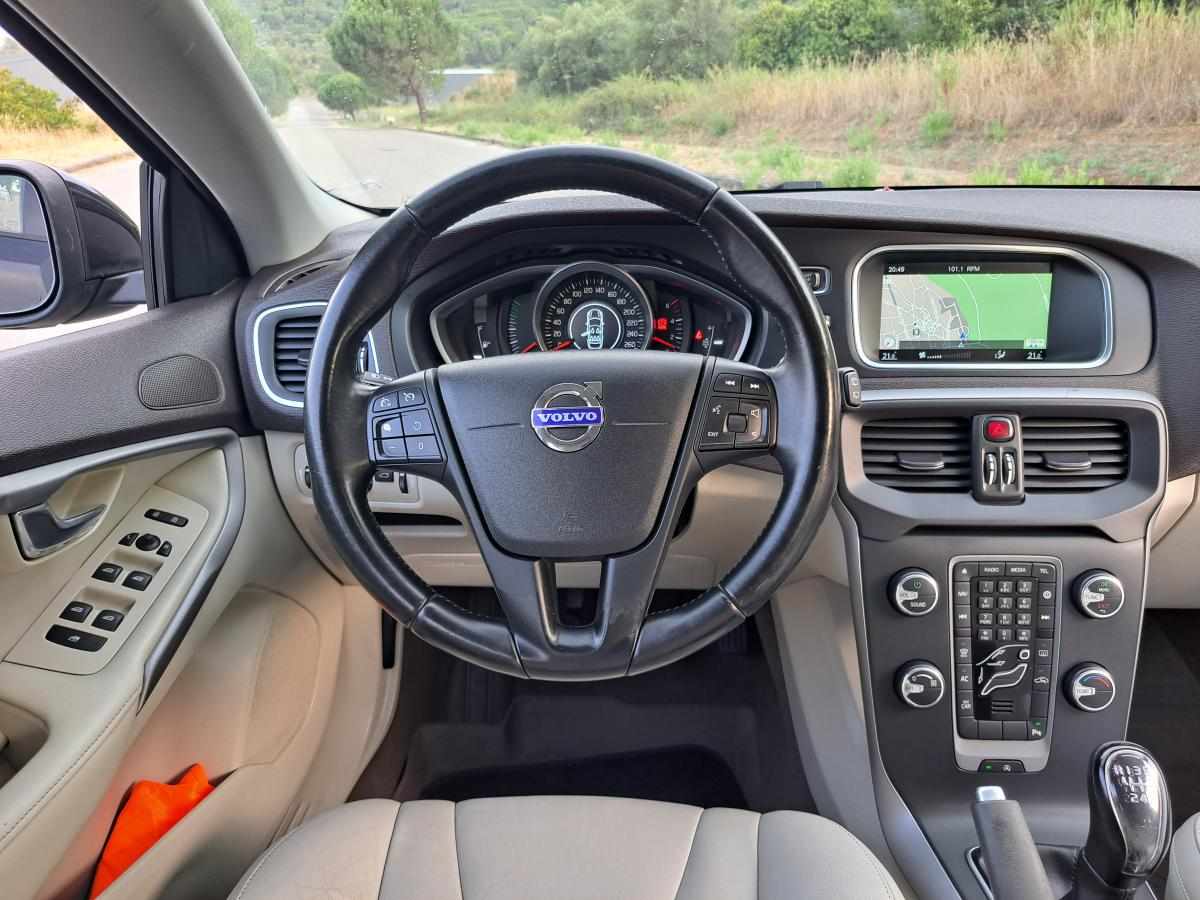 volvo-v40-d2-2015-diesel-1560cc