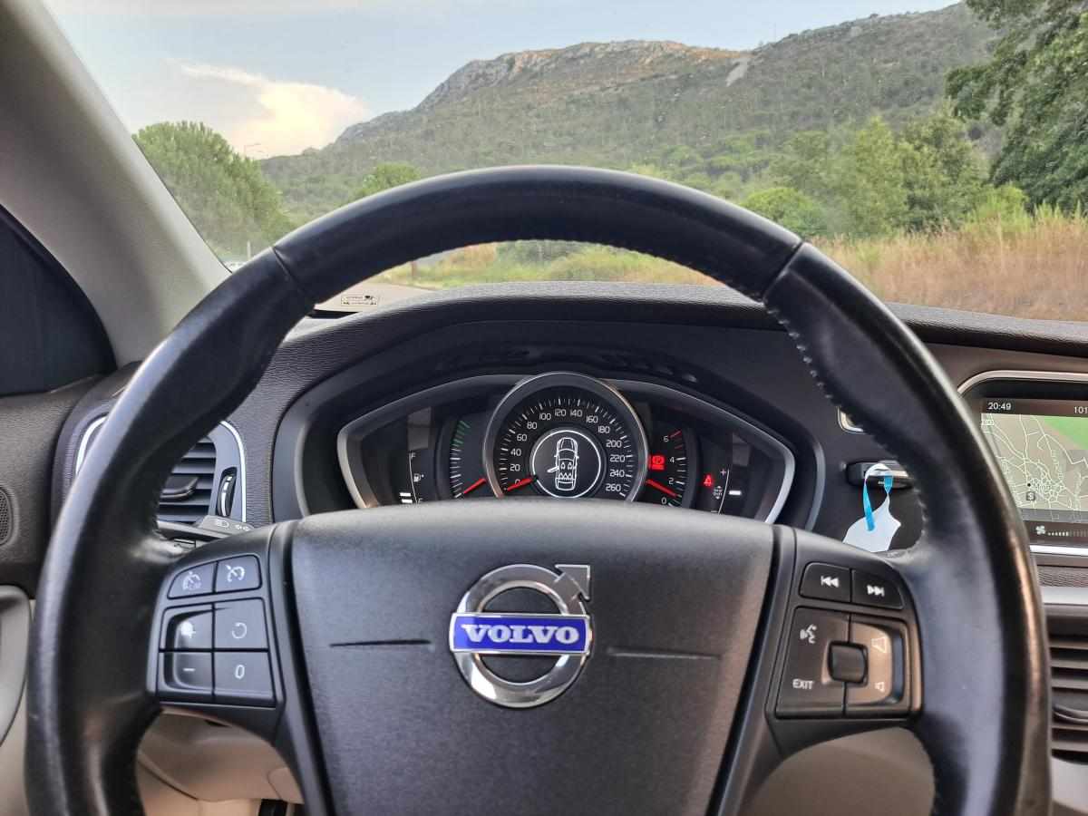 volvo-v40-d2-2015-diesel-1560cc