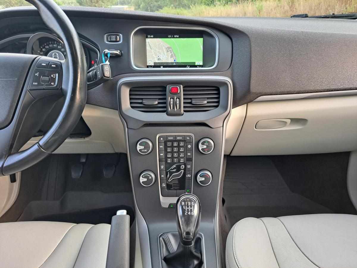 volvo-v40-d2-2015-diesel-1560cc