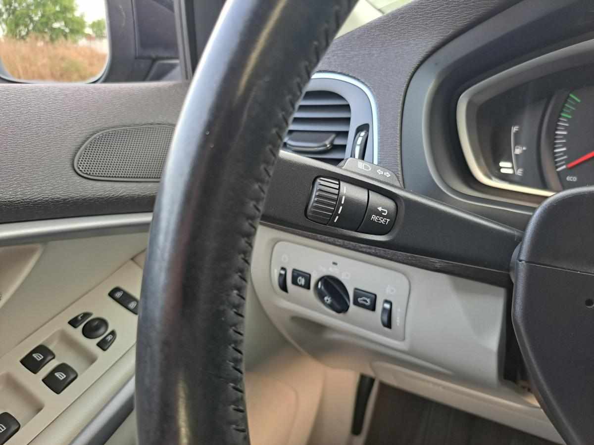 volvo-v40-d2-2015-diesel-1560cc