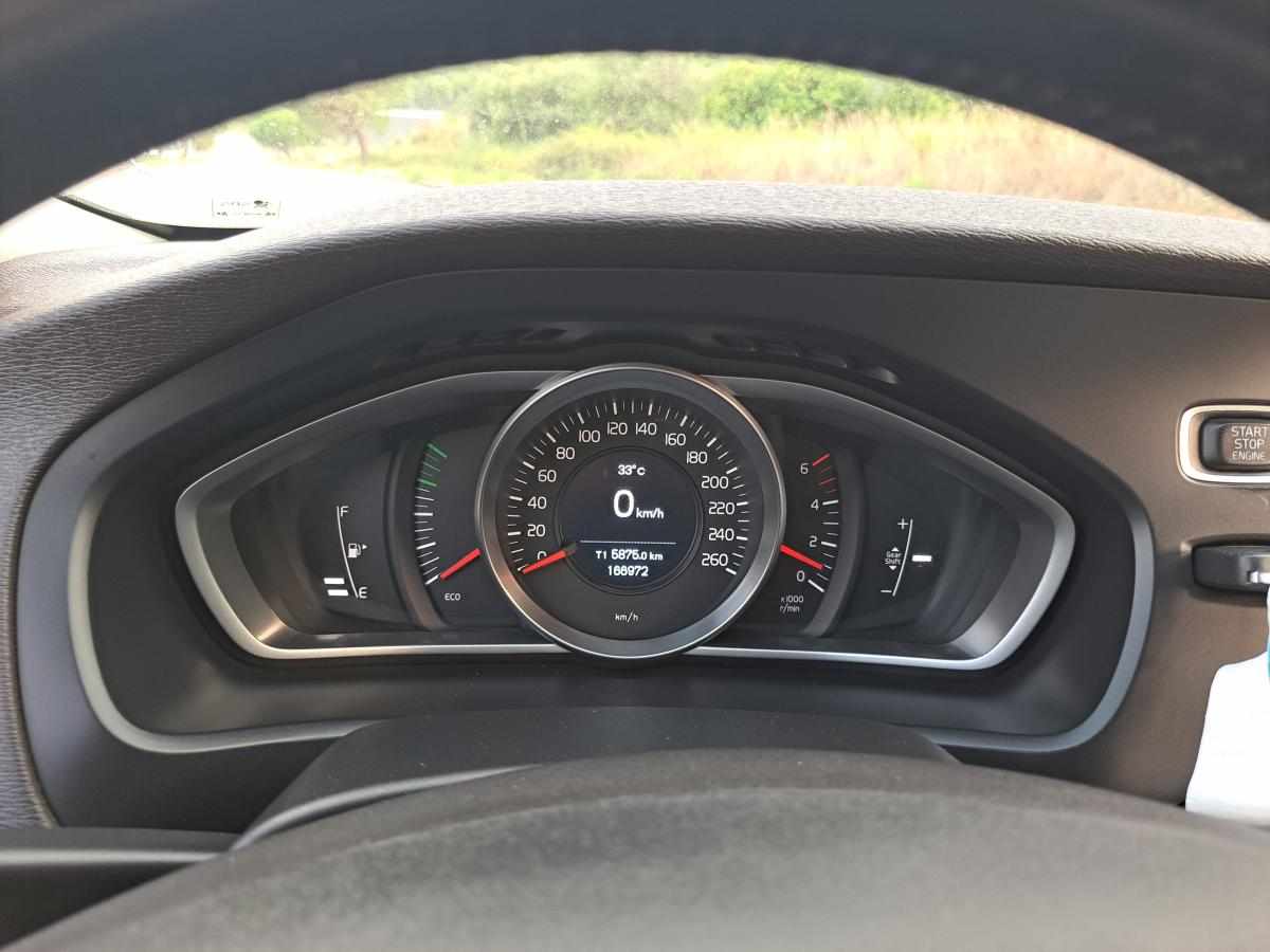 volvo-v40-d2-2015-diesel-1560cc