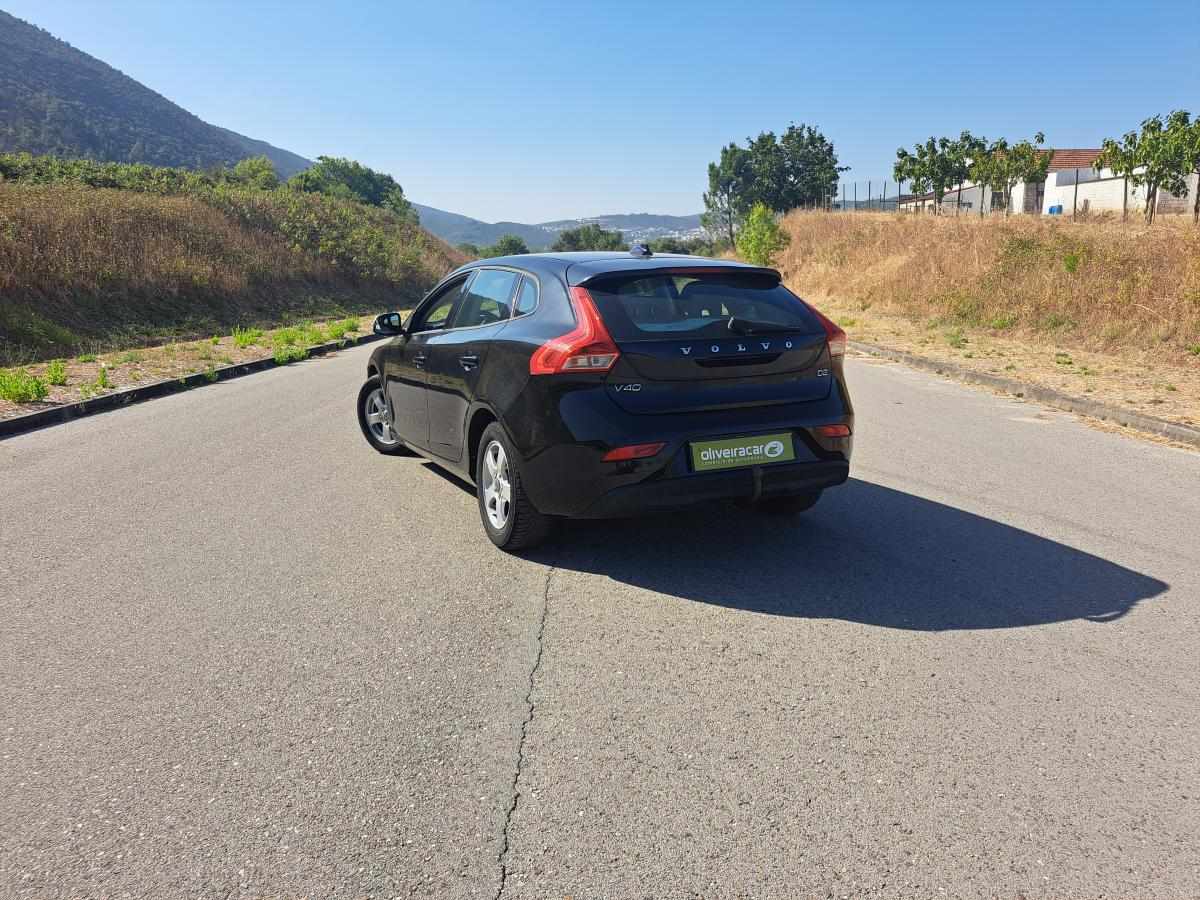 volvo-v40-d2-2015-diesel-1560cc