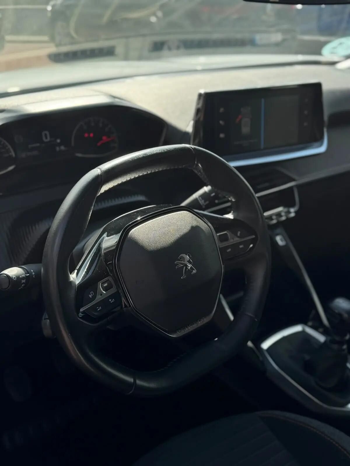peugeot-2008-2022-diesel-1499cc