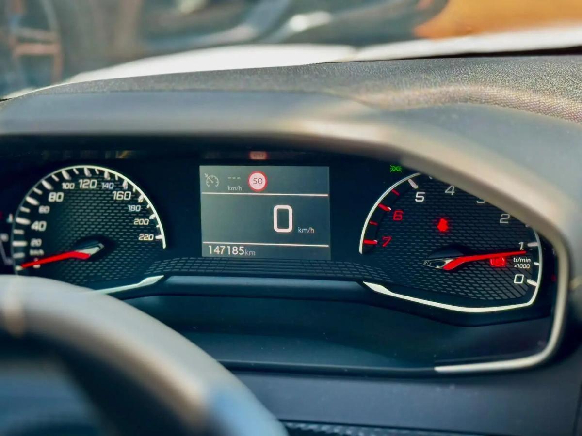 peugeot-208-2022-gasolina-1199cc