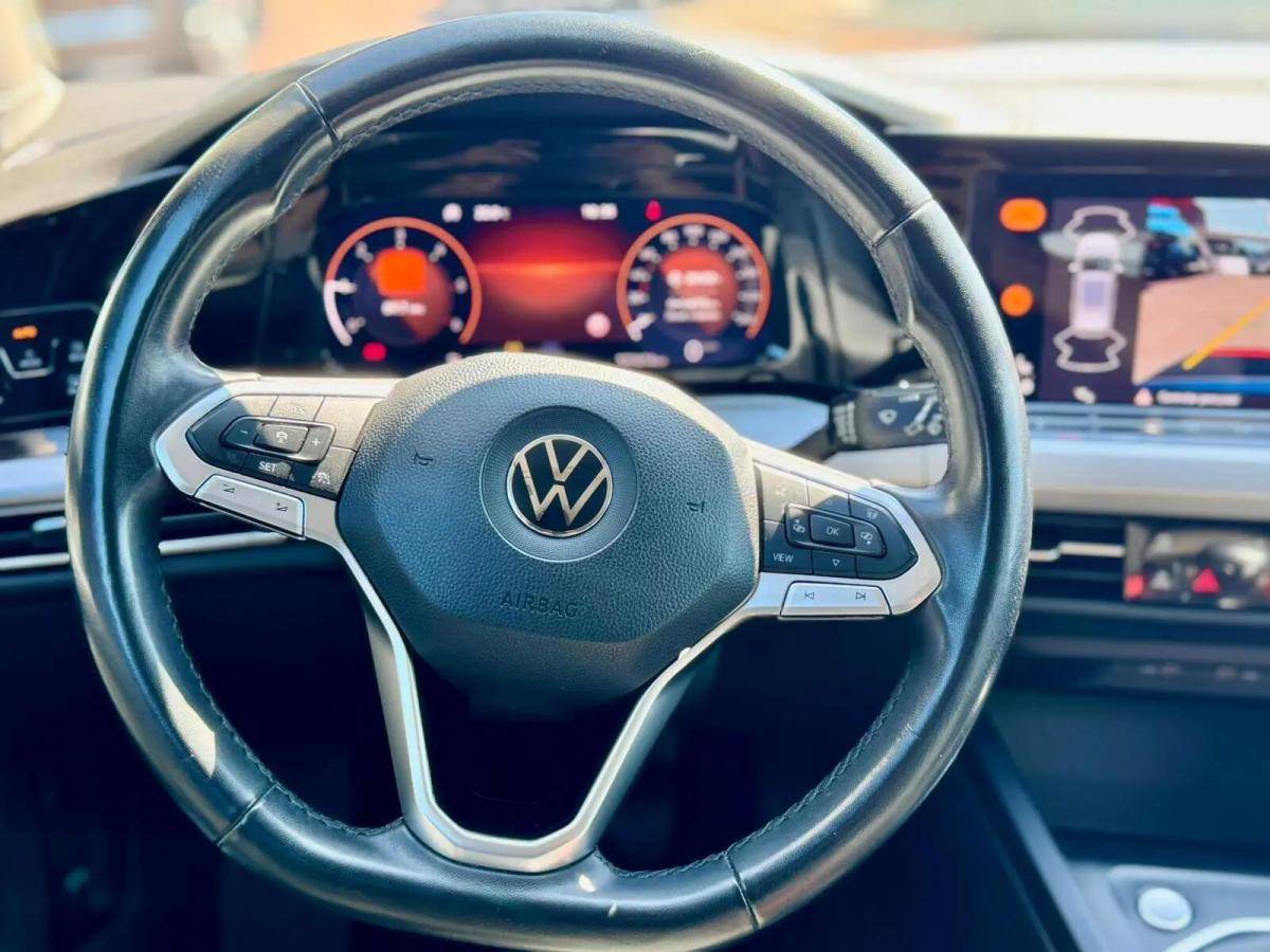 volkswagen-golf-variant-2022-diesel-1968cc