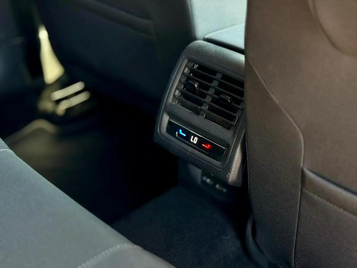 volkswagen-golf-variant-2022-diesel-1968cc