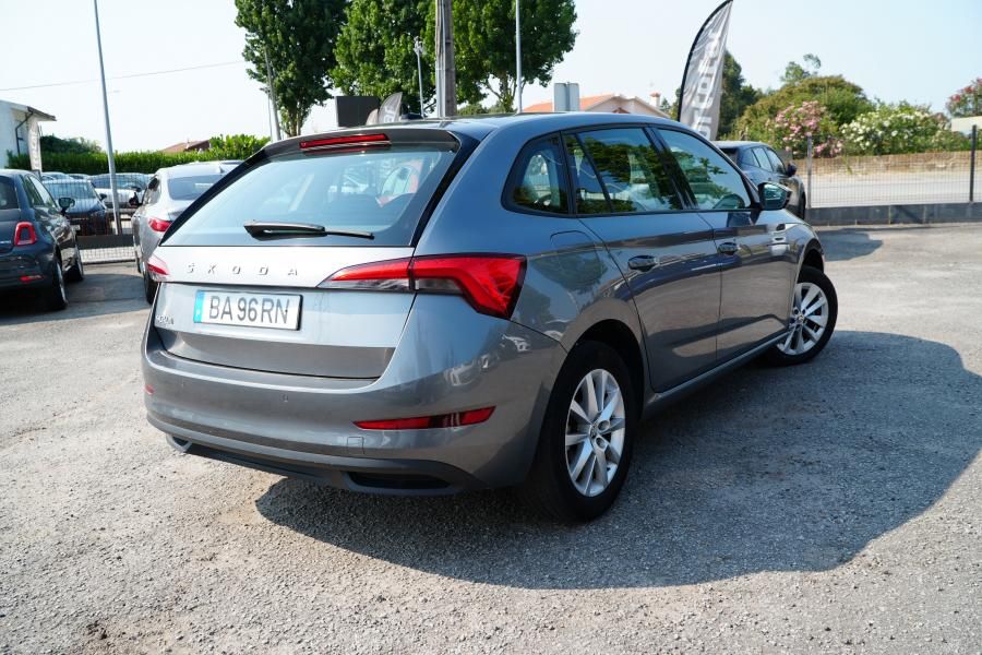 skoda-scala-2023-gasolina-999cc