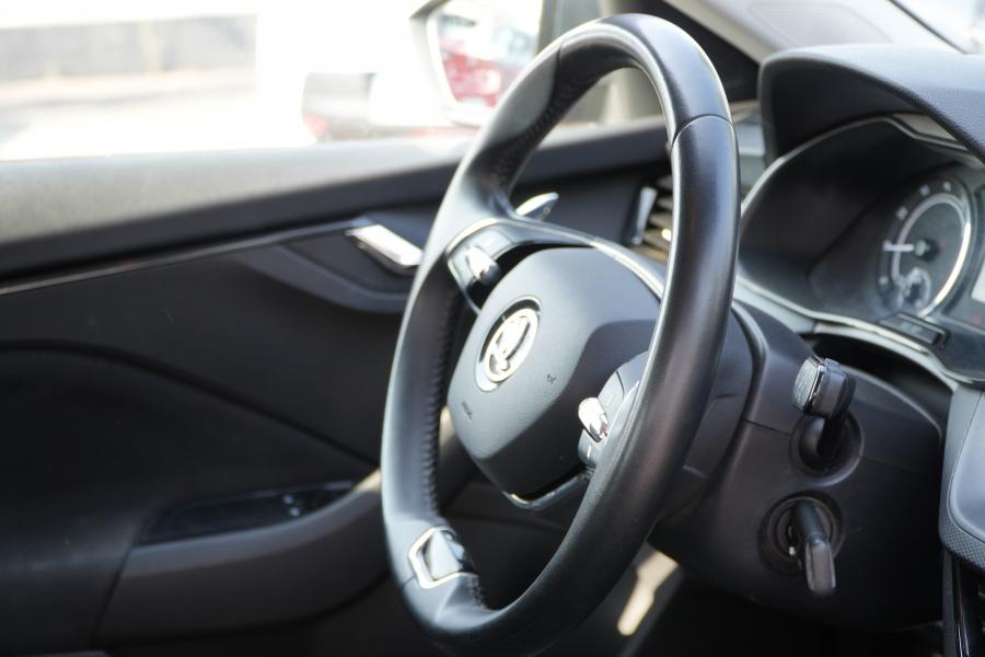 skoda-scala-2023-gasolina-999cc