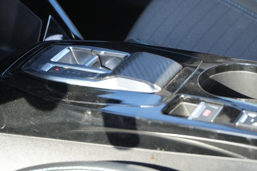 peugeot-e-2008-2023-eletrico-0cc