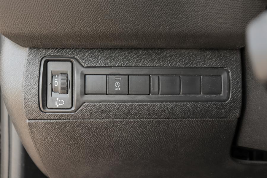peugeot-308-sw-2018-diesel-1499cc