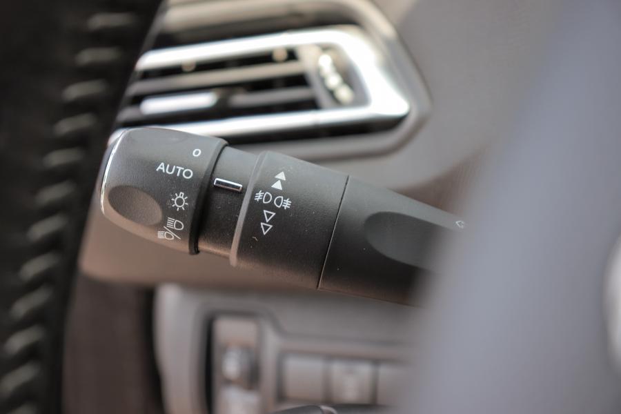 peugeot-308-sw-2018-diesel-1499cc