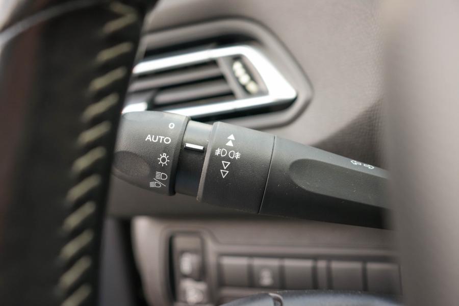 peugeot-308-sw-2019-diesel-1499cc