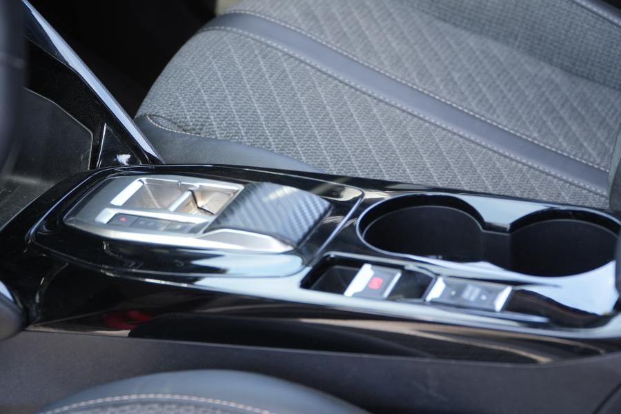 peugeot-2008-2024-gasolina-1199cc