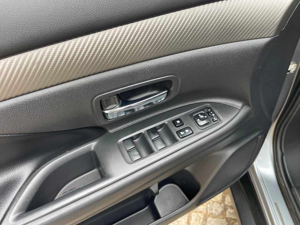 mitsubishi-outlander-2-2-di-d-2013-diesel-2268cc