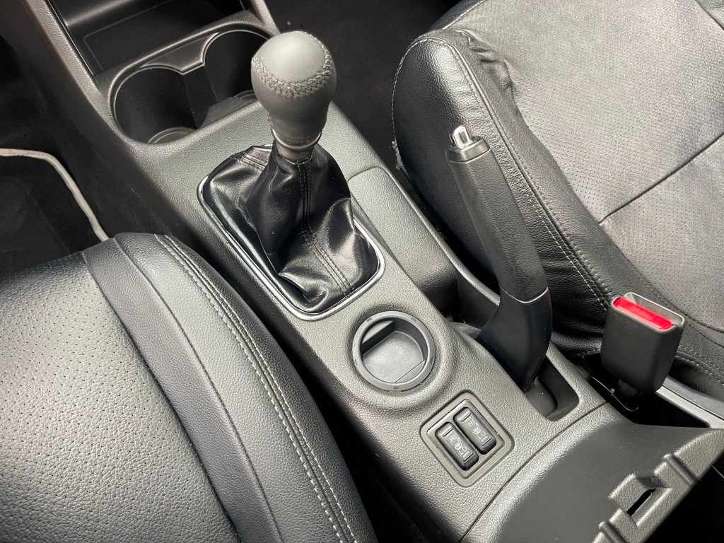 mitsubishi-outlander-2-2-di-d-2013-diesel-2268cc