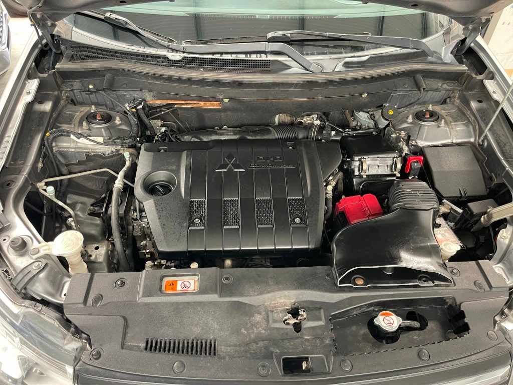 mitsubishi-outlander-2-2-di-d-2013-diesel-2268cc
