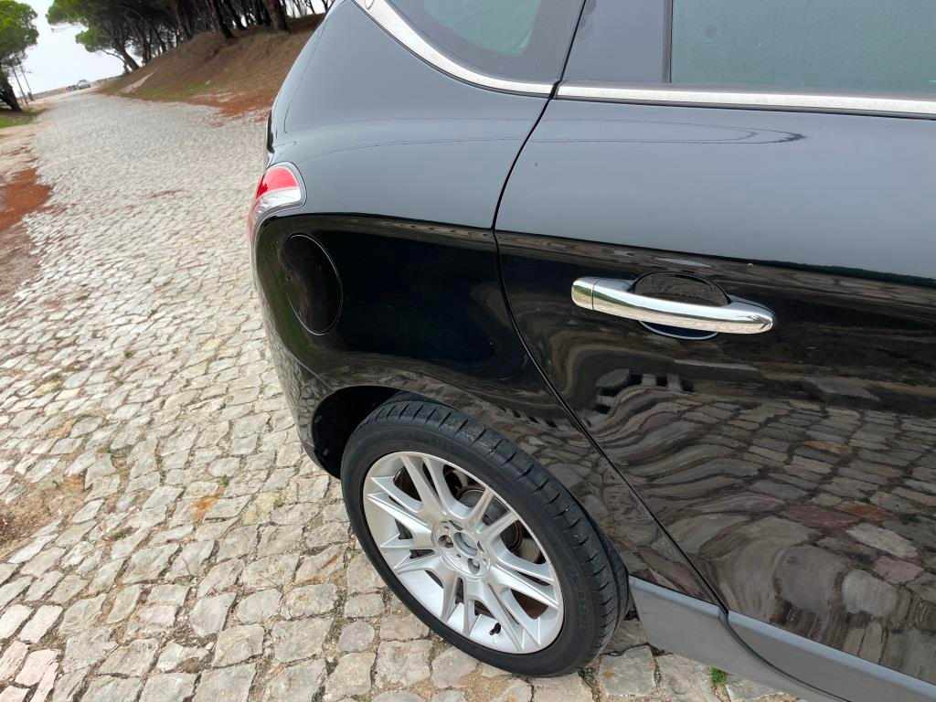 lancia-delta-1-6-2010-diesel-1598cc