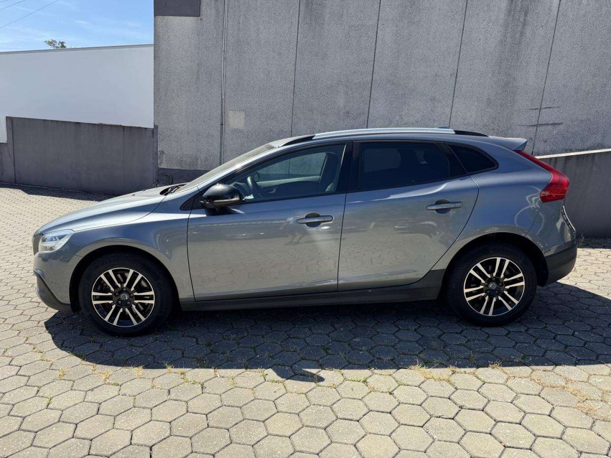 volvo-v40-cross-country-2019-diesel-1969cc